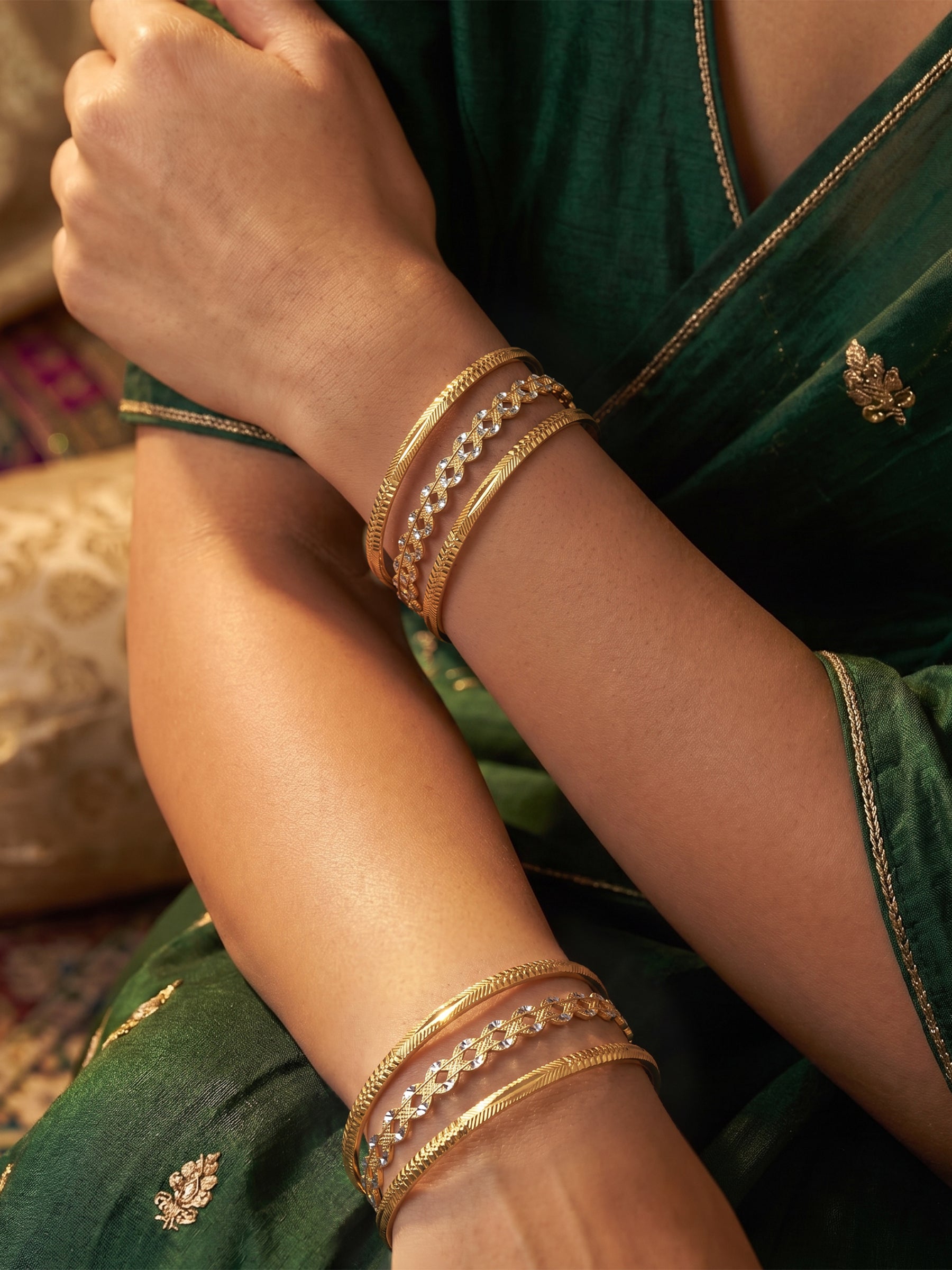 Aarohi Arrow Line, Infinity Link Texture Gold Set Of 6 Women's 2/4, 2/6, 2/8 Bangles