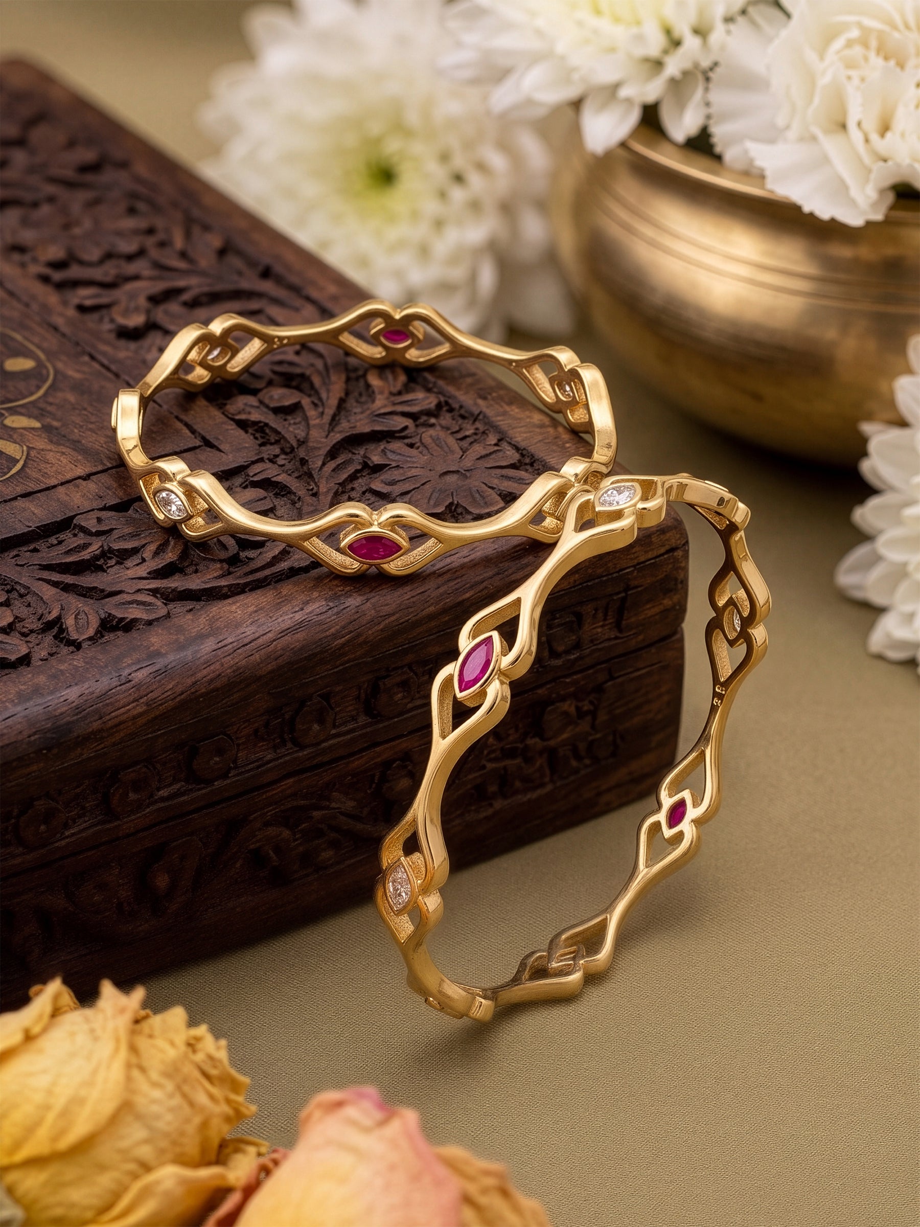 Saloni Marquise Leaf Cutwork Gold Set Of 2 Women's 2/4, 2/6, 2/8 Bangles