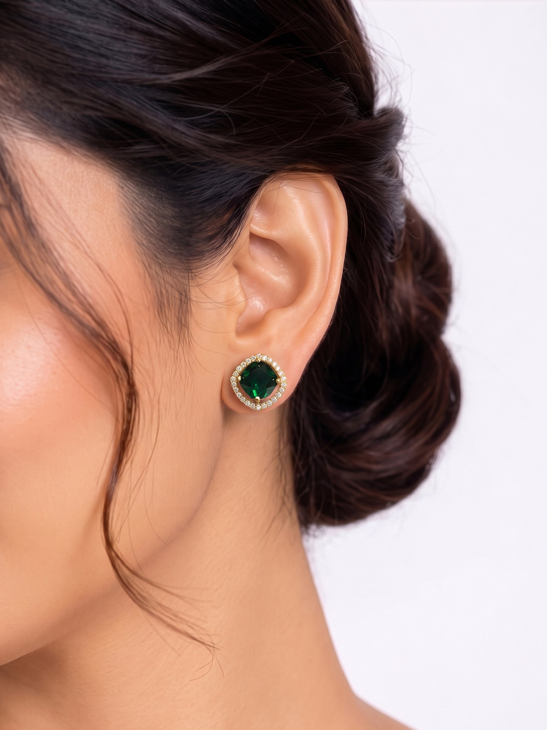 Shloka Solitaire Halo Green - Gold Women's Stud Earrings