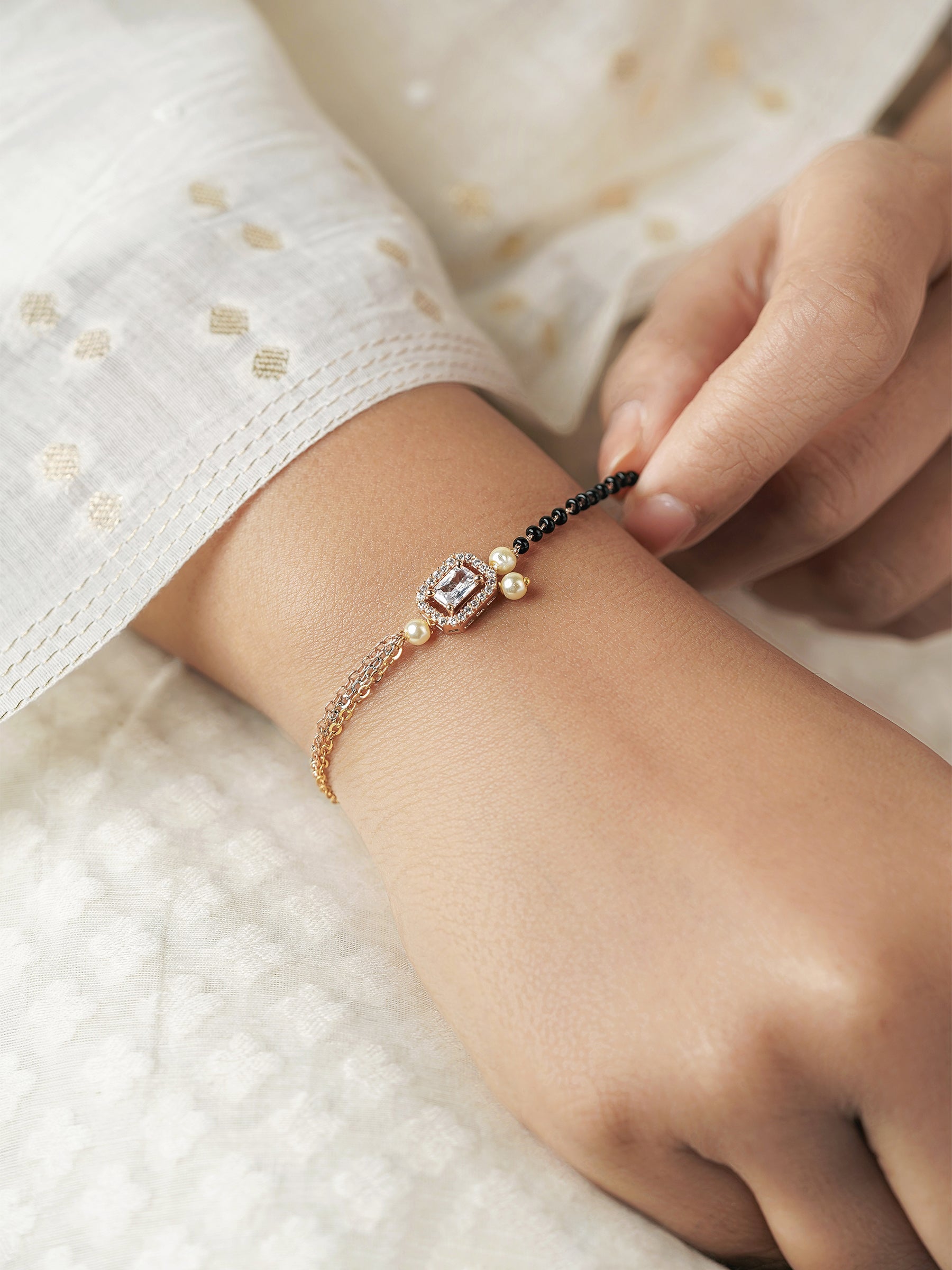 Dharana Diamond Two tone Solitaire Pearl Black Beads Rosegold Plated Mangalsutra Bracelet