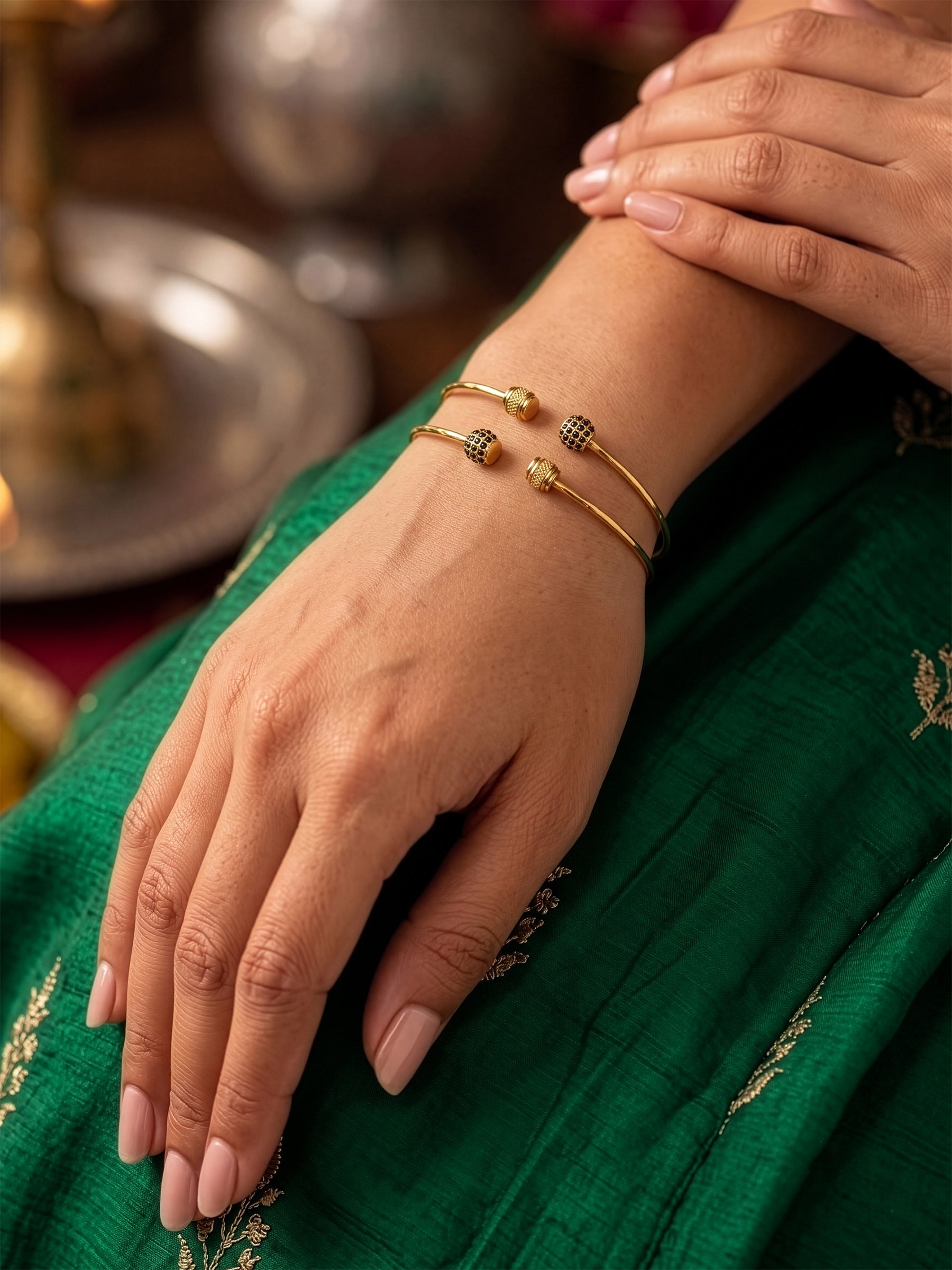 Mihika Textured Black Round, Floral Bar Diamond Gold Set Of 4 Women's 2/4, 2/6, 2/8 Cuff Bangles